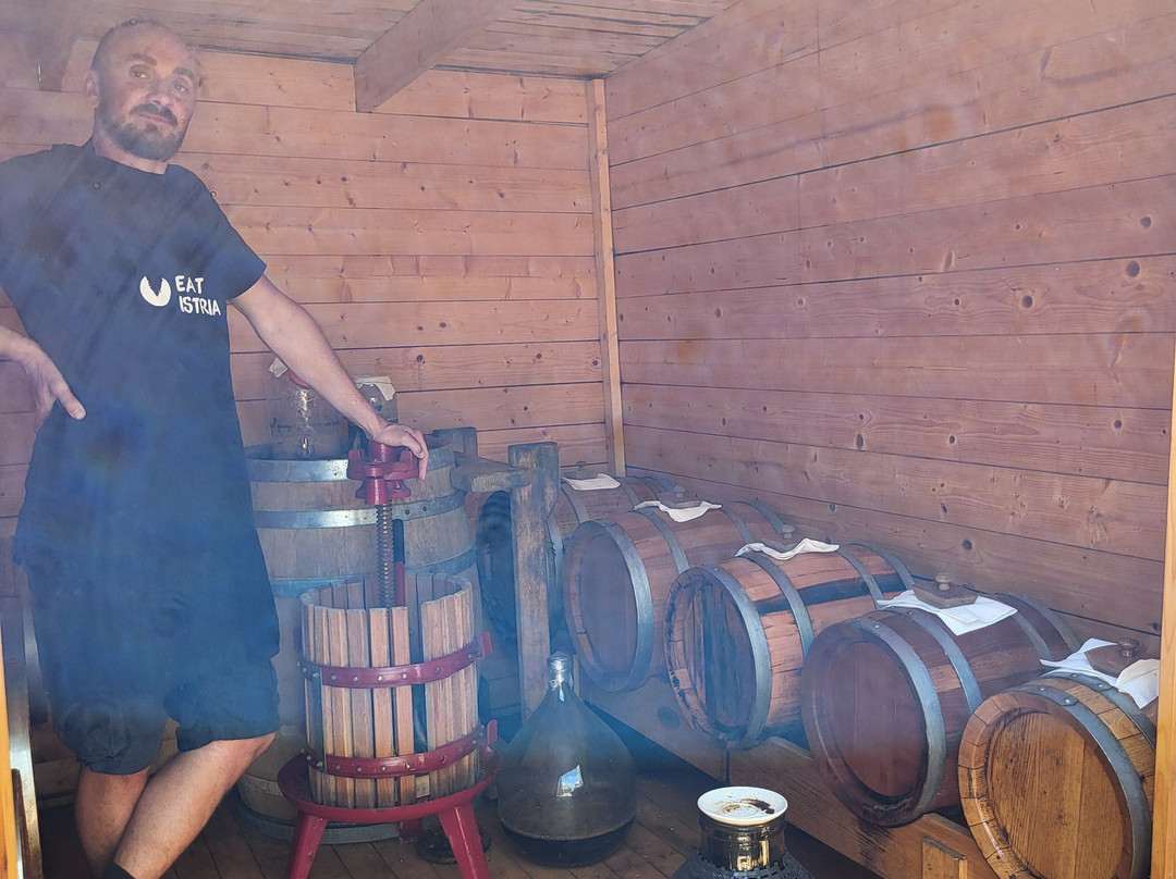 EatIstria Cooking Classes & Wine Tours-普拉必去景点