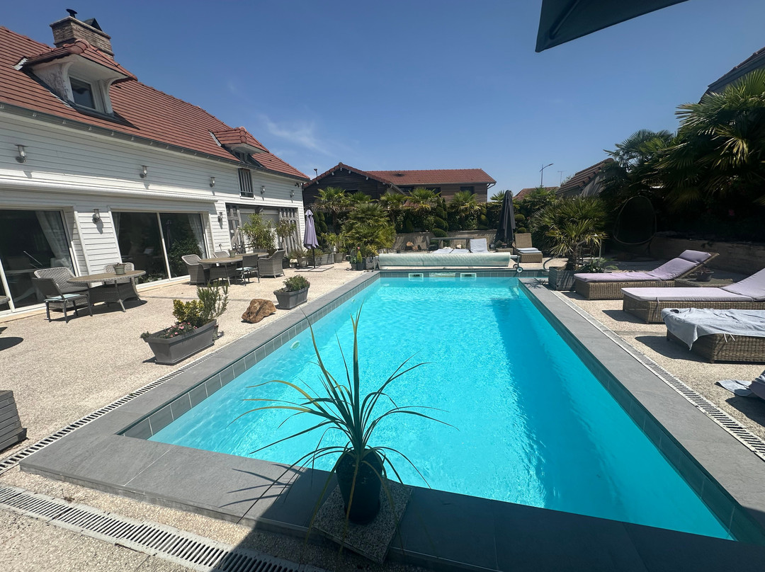 Gîte de la Villa de la Croix Avec Piscine et Parking à 4 Minutes de l'A26主图