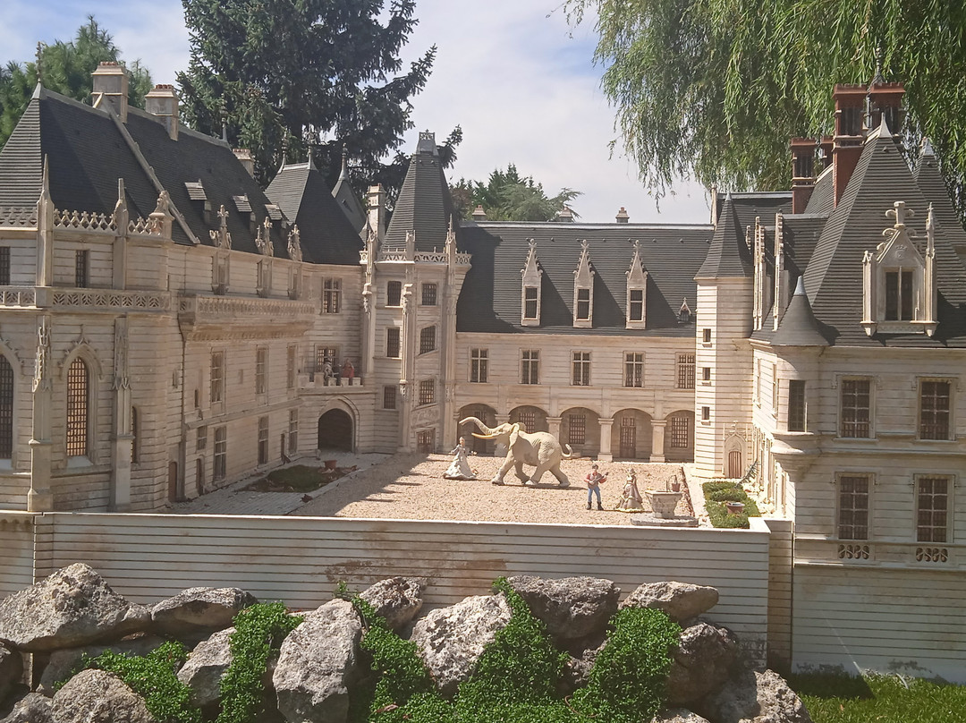 Parc Mini-Châteaux-昂布瓦斯必去景点