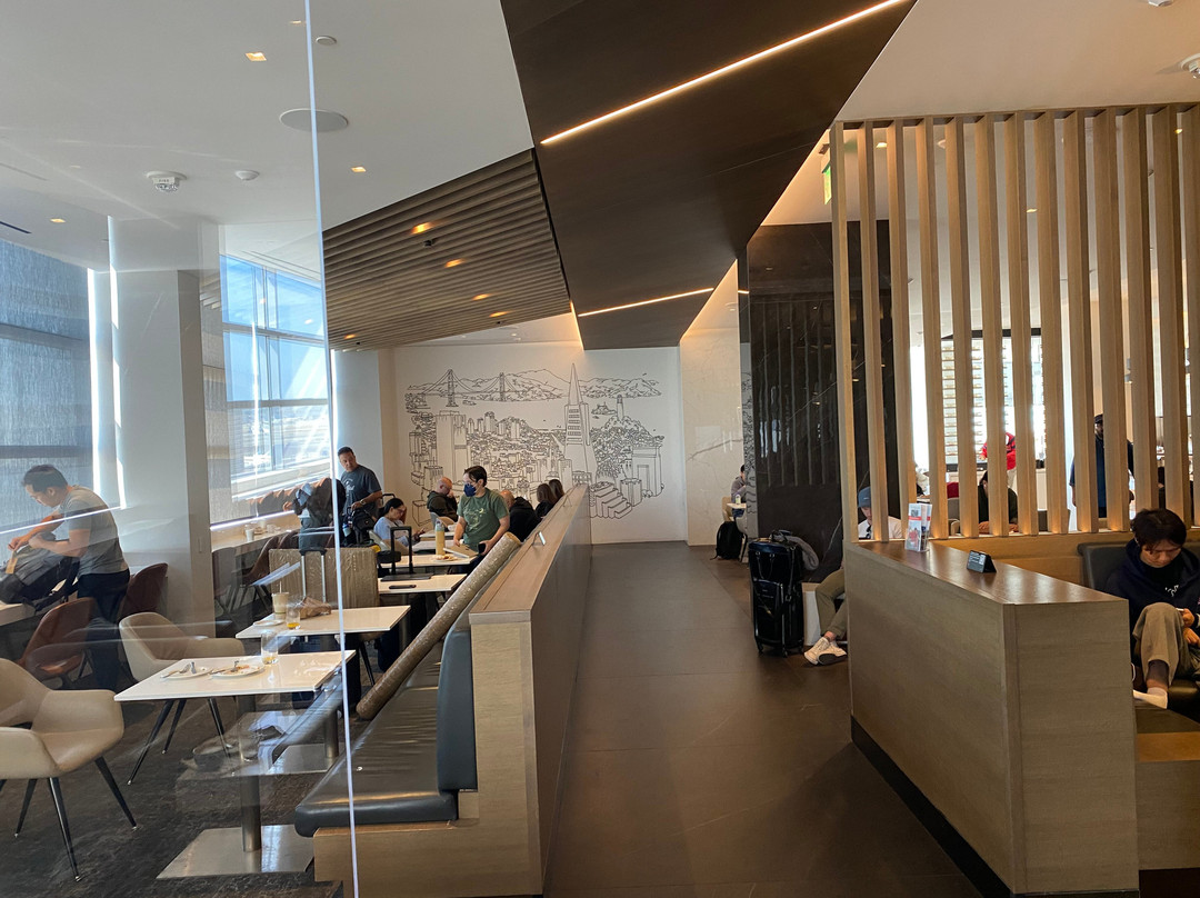 Maple Leaf Lounge