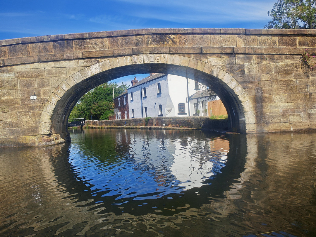 Lancashire Canal Cruises-Burscough必去景点