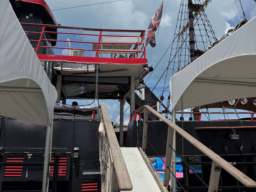 Calico Jack's Floating Bar-Somerset Village必去景点
