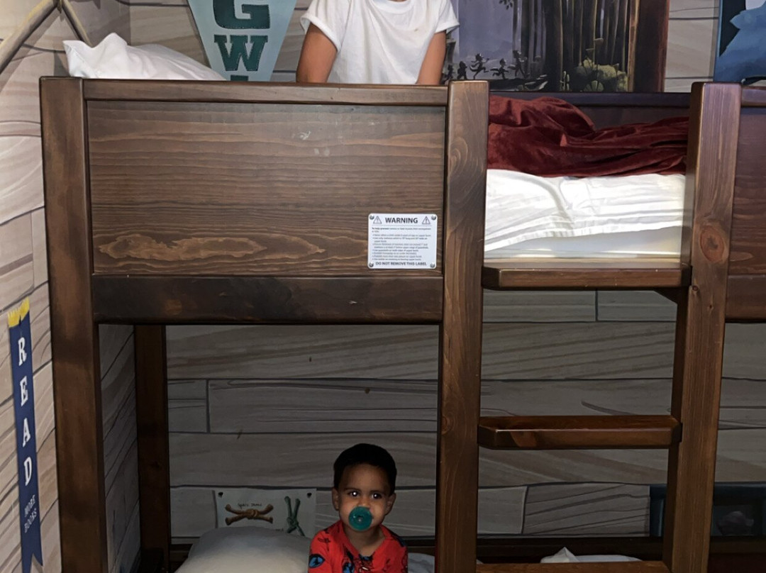 波士顿菲奇堡马大狼小屋主图