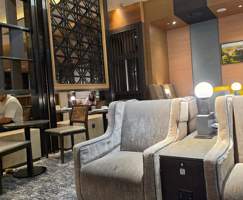 Plaza Premium Lounge Heathrow T2 Departures-伦敦必去景点