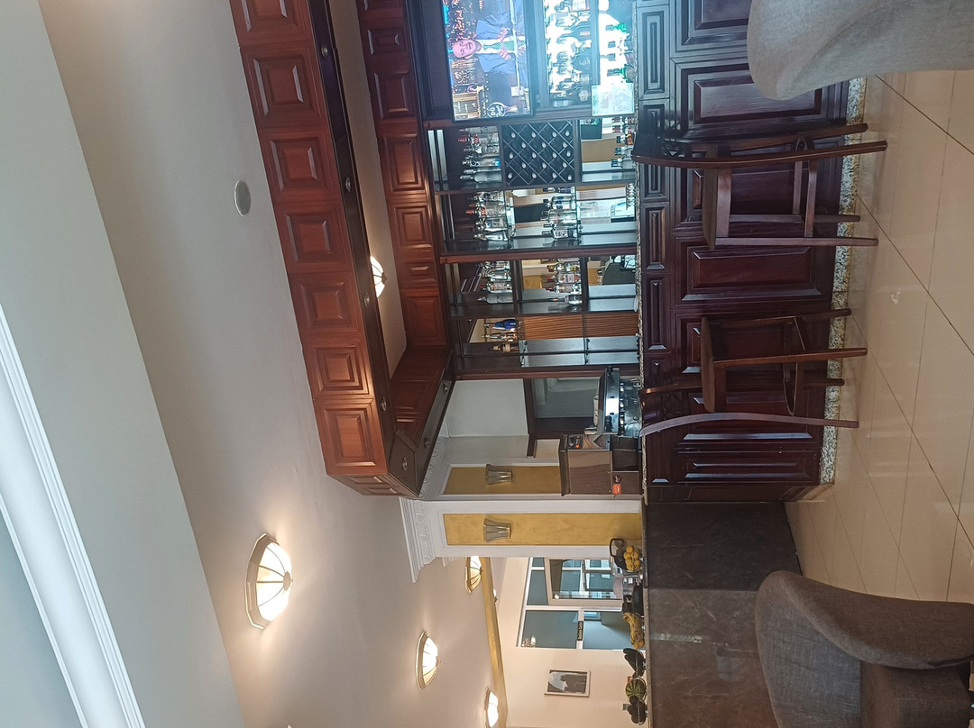 德布勒达摩酒店主图
