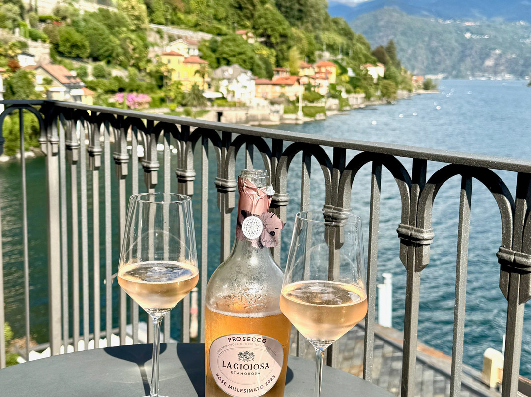 卡内罗湖滨度假村酒店主图