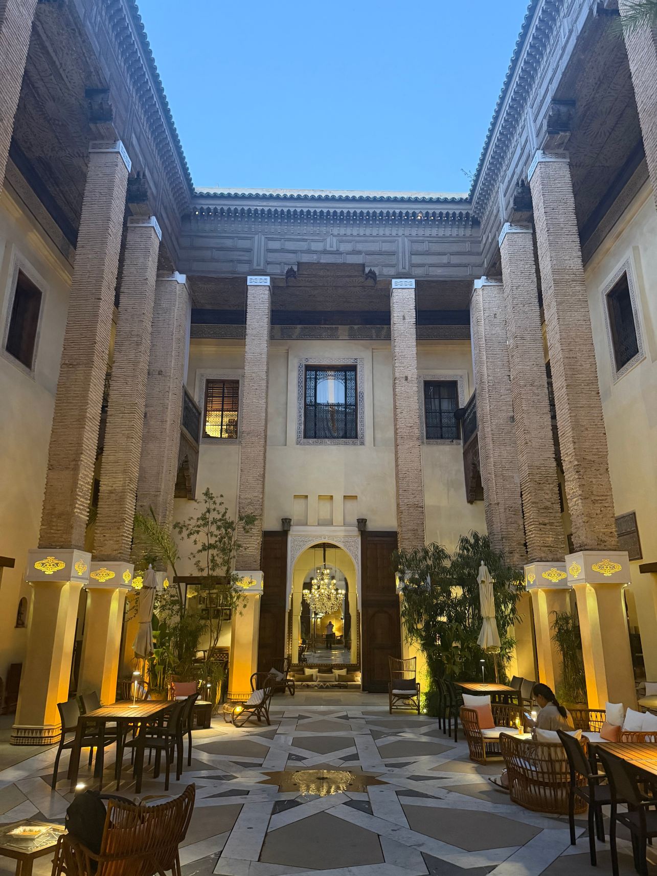 卡拉旺摩洛哥传统庭院住宅-旅行者