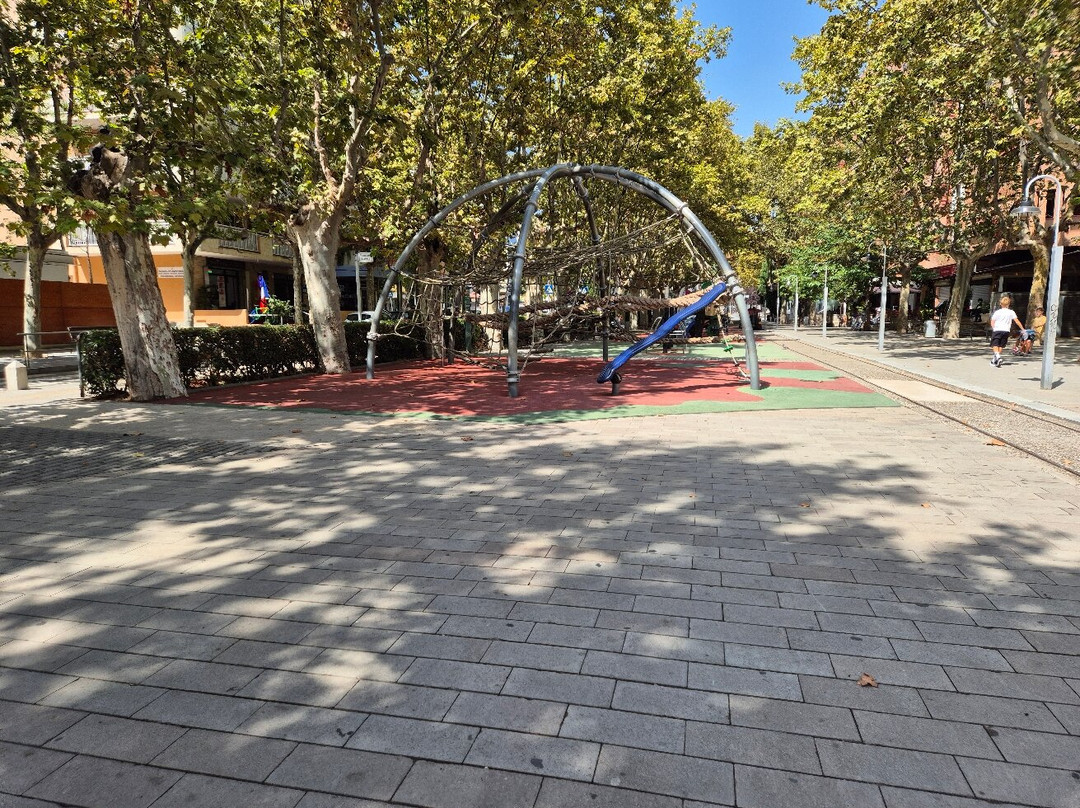 Parque Infantil de Carrilet-萨洛必去景点