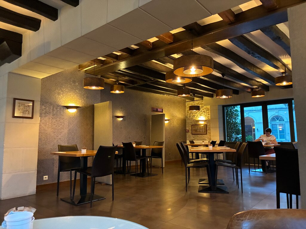 帝王大酒店主图