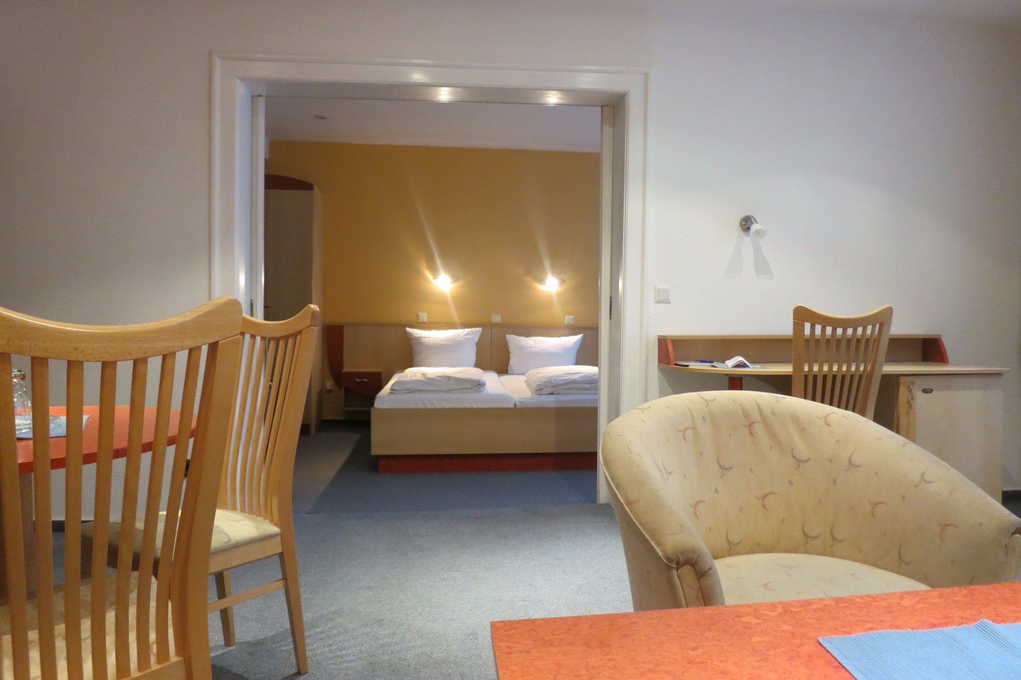 Hotel Zur Krone-官方