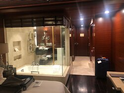 The Leela Ambience Gurugram Hotel & Residences-浴室