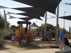 Plum Garland Playground景点图片