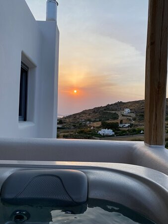 Naxos Pantheon Luxury Apartments主图
