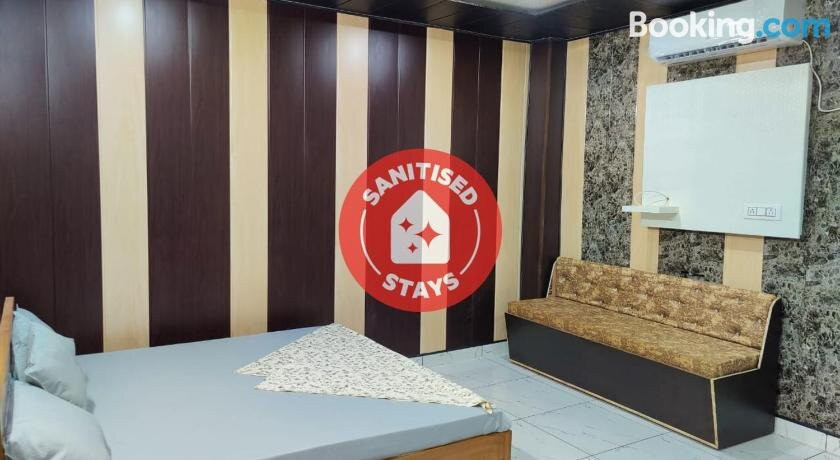 OYO 82080 Foodway Hub