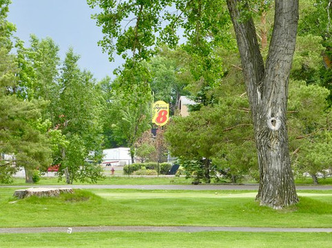 Super 8 by Wyndham Lethbridge主图