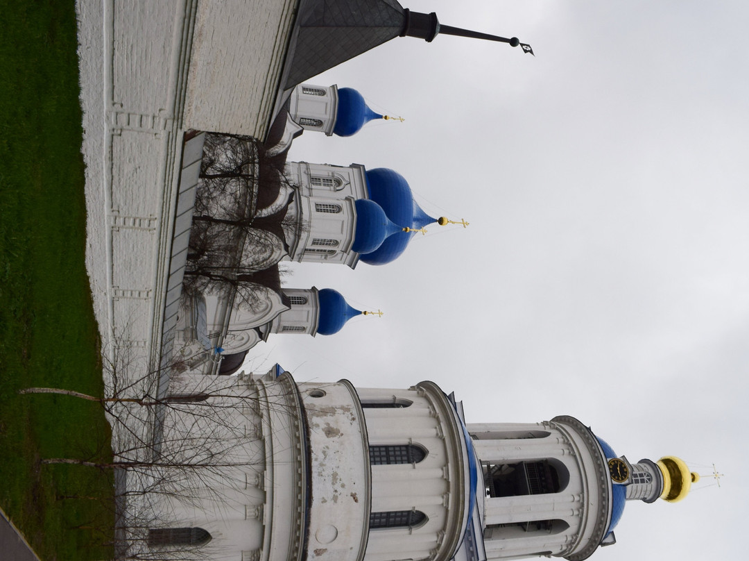 Assumption Church with Holy Gates景点图片