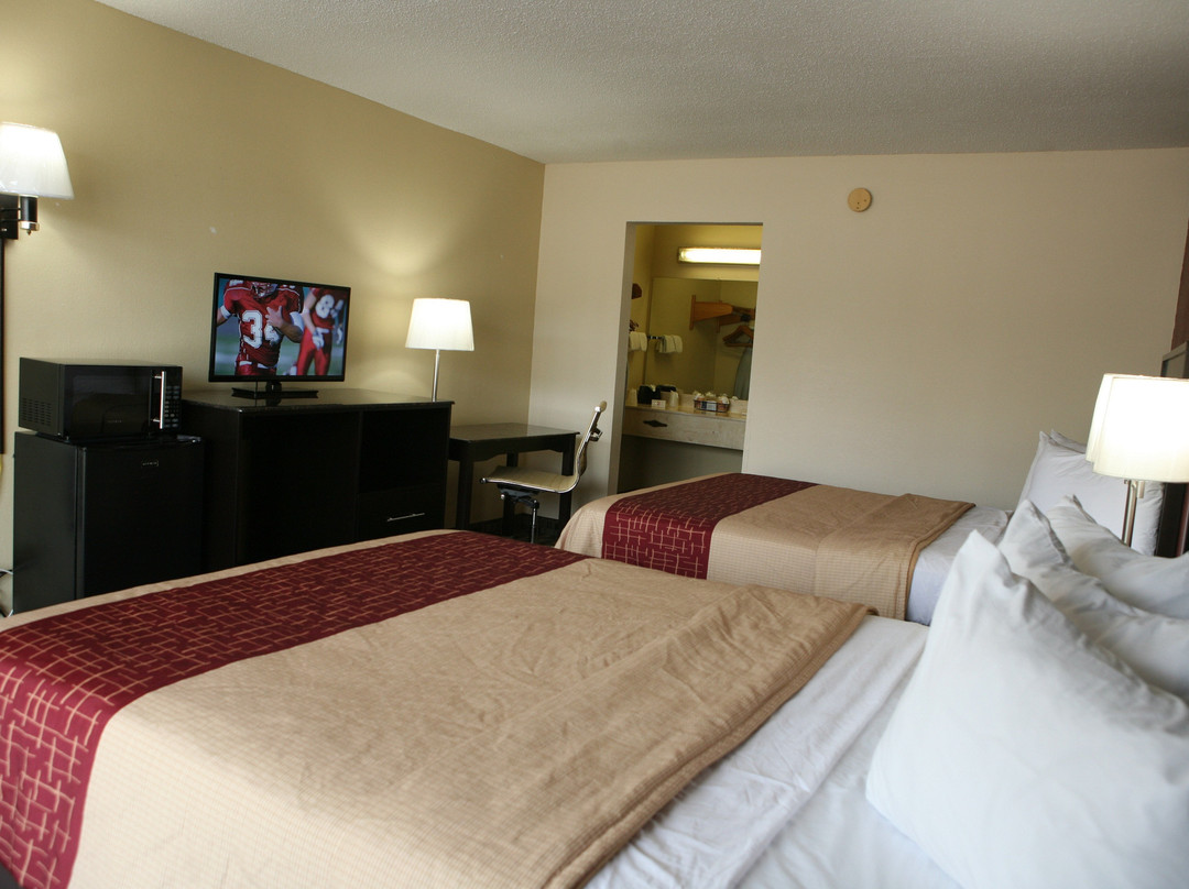 Red Roof Inn & Suites主图