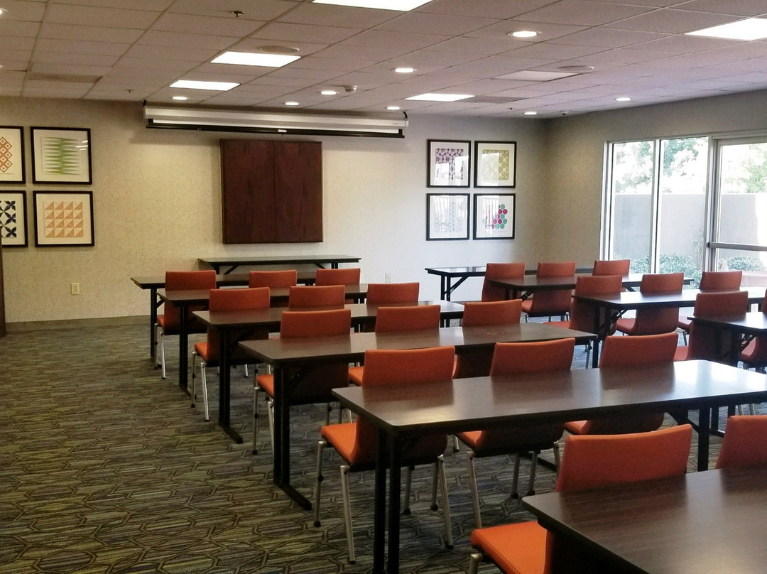 Holiday Inn Express Madera-Yosemite Park Area by IHG主图