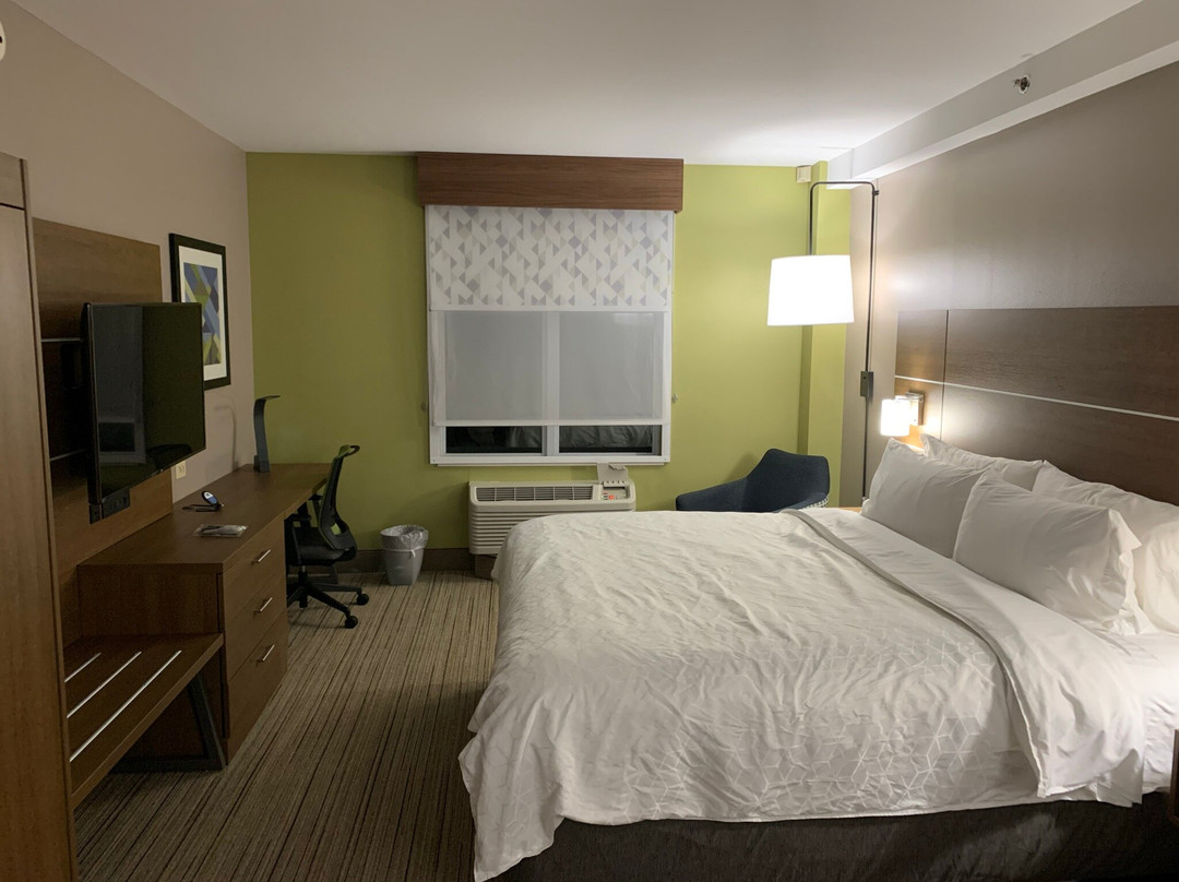 哥伦布本宁堡快捷假日&套房酒店主图