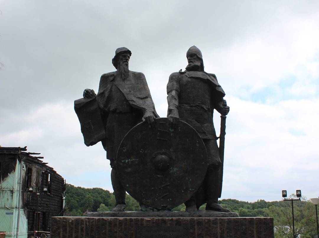 Monument to Ryurik and Veshhiy Oleg景点图片