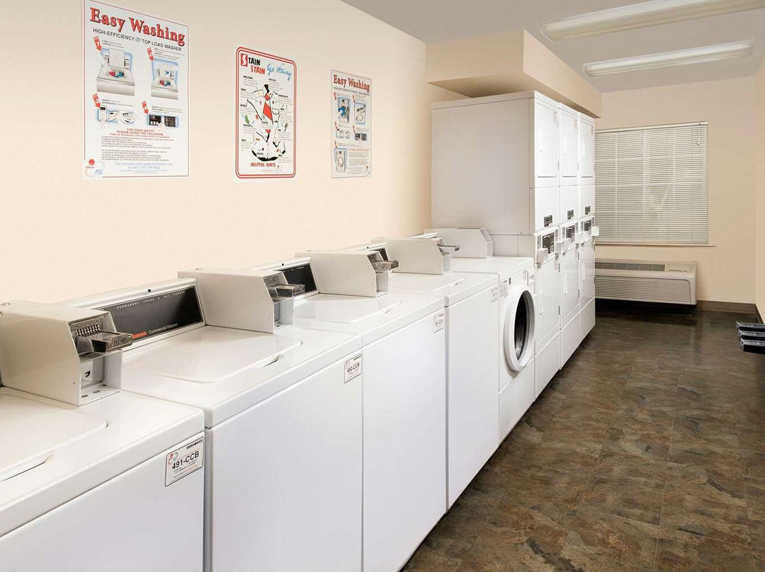 WoodSpring Suites Kansas City Mission主图