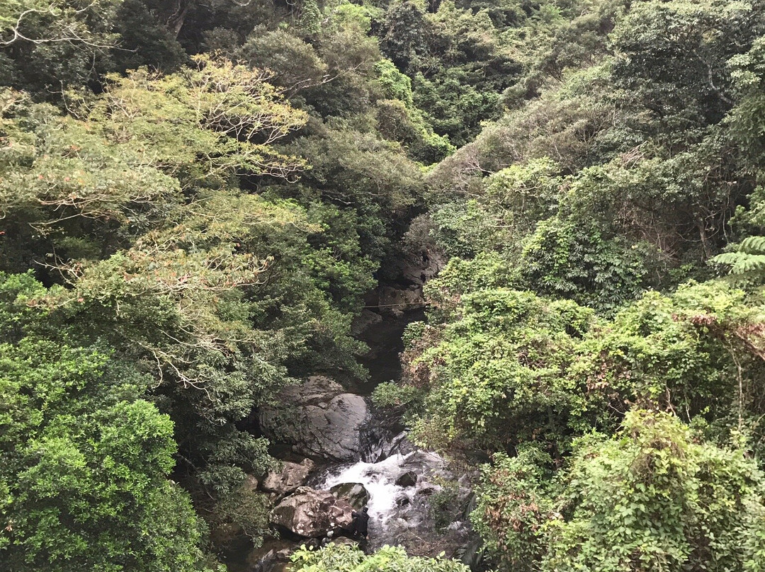 Hiji Waterfall景点图片