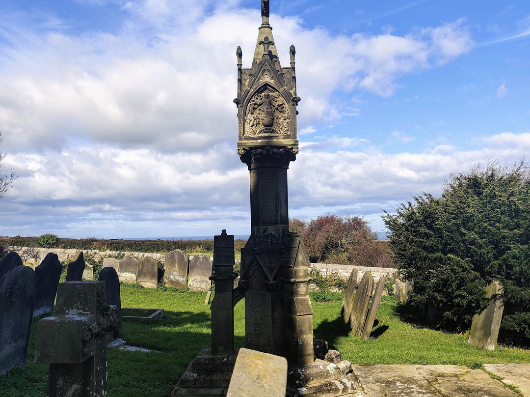 Church of St Oswald & Viking Grave Stones-Lythe必去景点