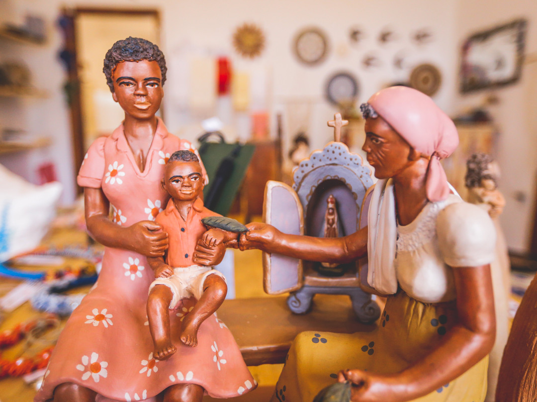 Entre Minas Loja Colaborativa-蒂拉登特斯必去景点