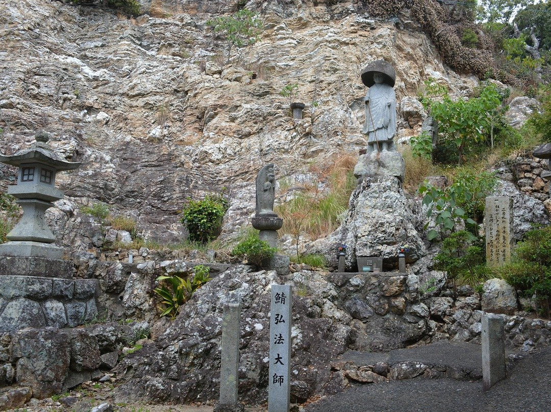 Iwaya Kannon-do Temple景点图片