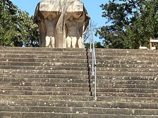 Ile Du Souvenir-里昂必去景点