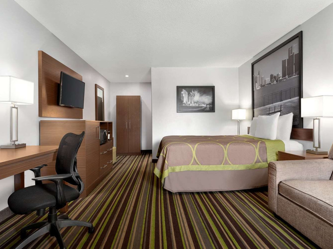 Super 8 By Wyndham Windsor/Dougall主图