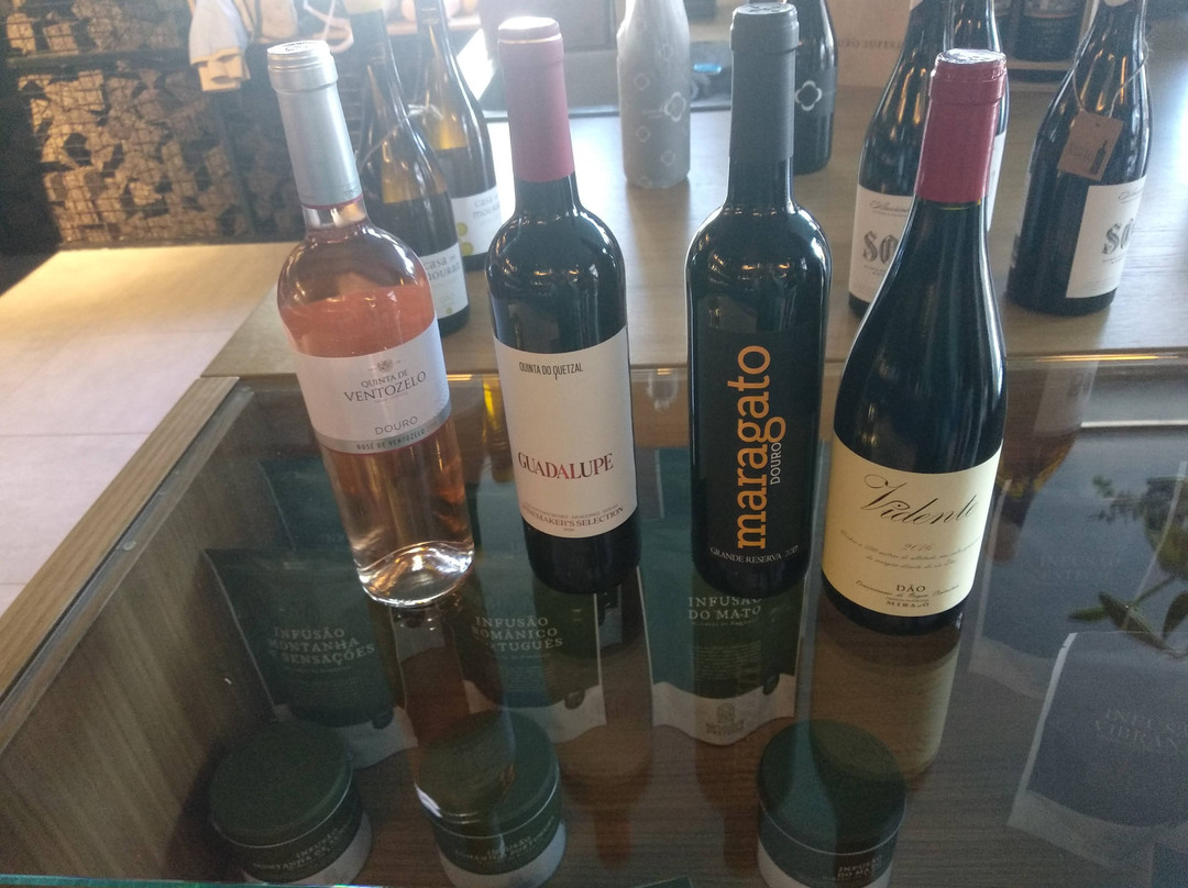 Vinhos do Bairro - Wine House-吉马良斯必去景点