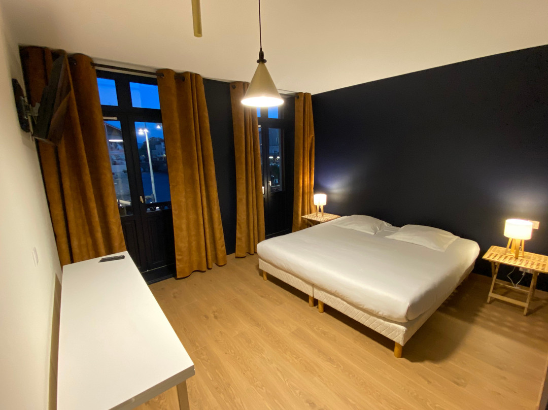 Le Miredames Hôtel-Bar主图
