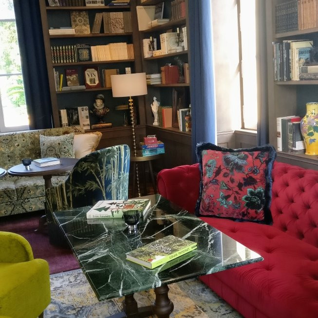 后角堡酒店主图