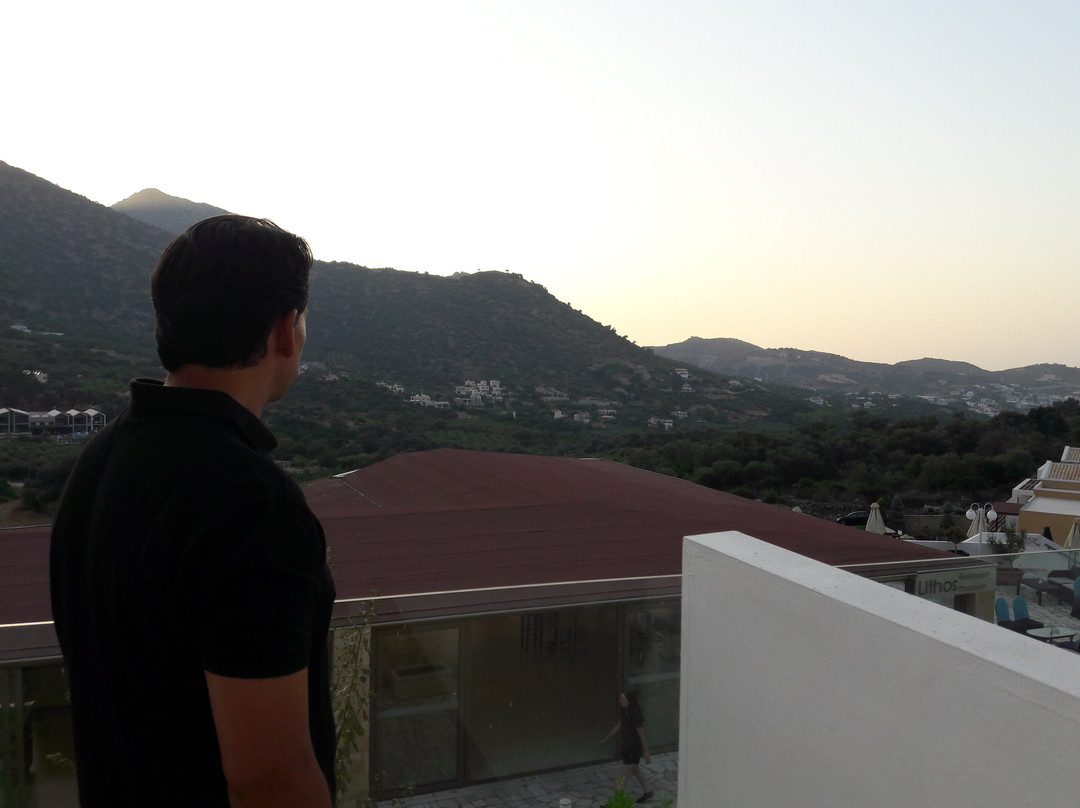 费里昂套房温泉度假酒店主图