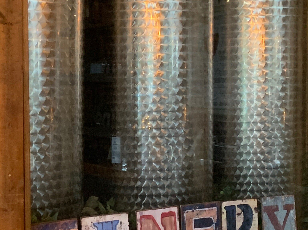 The Powell Village Winery & Tasting Room-Powell必去景点