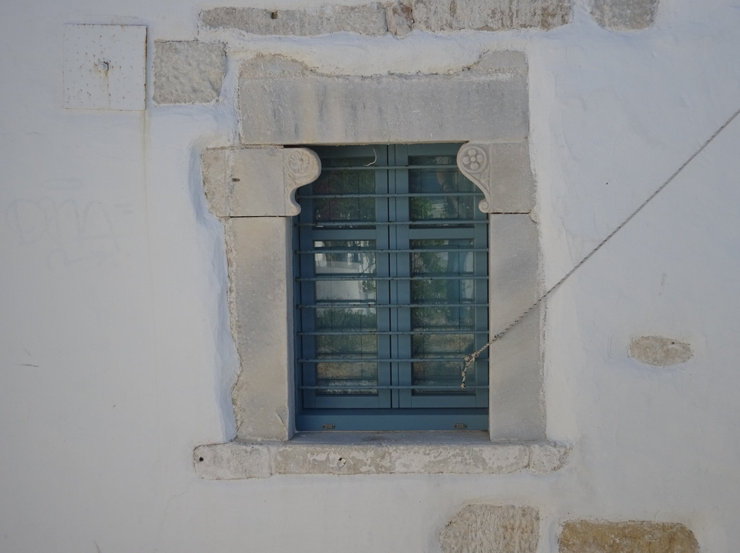 Ιερός Ναός Αγίου Κωνσταντίνου-帕罗奇亚必去景点