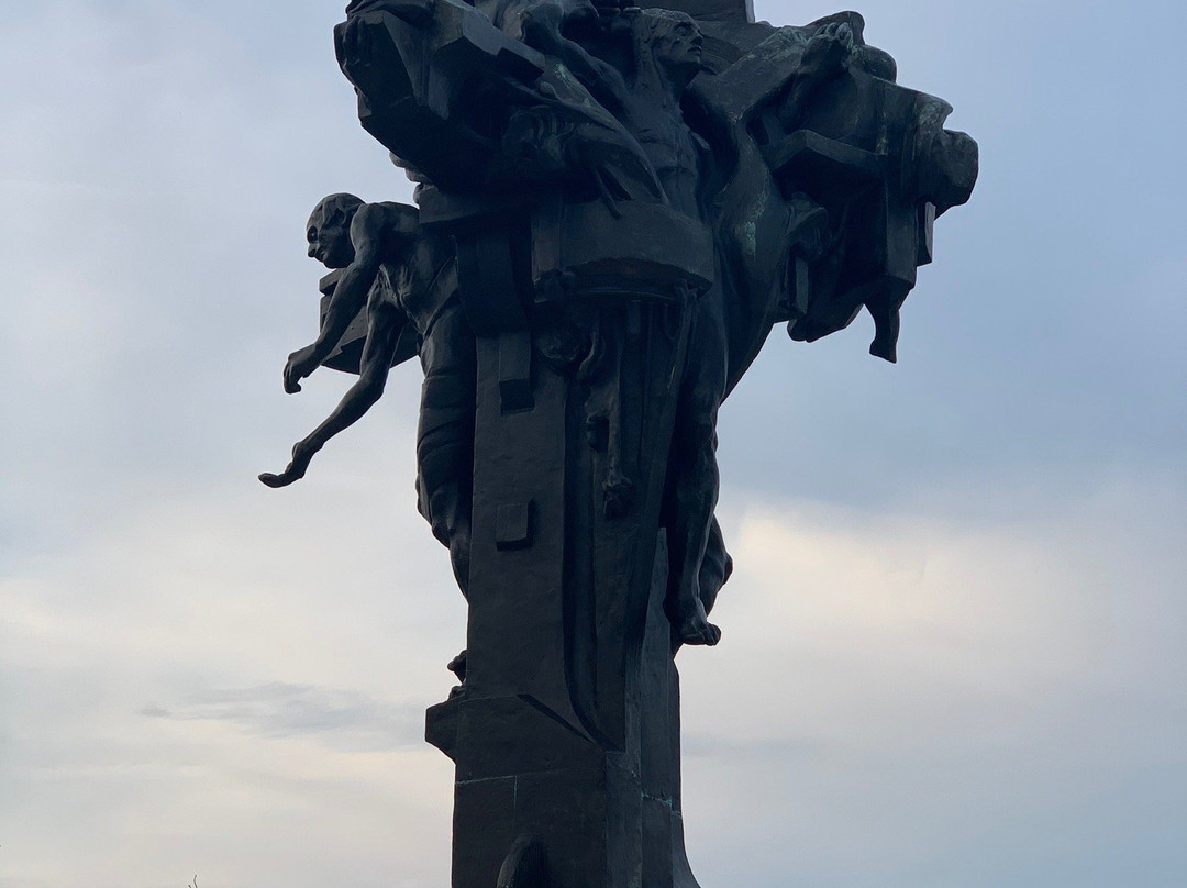 The King George IV Monument-当莱瑞必去景点