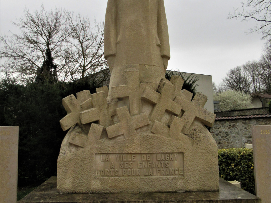 Monument communal景点图片