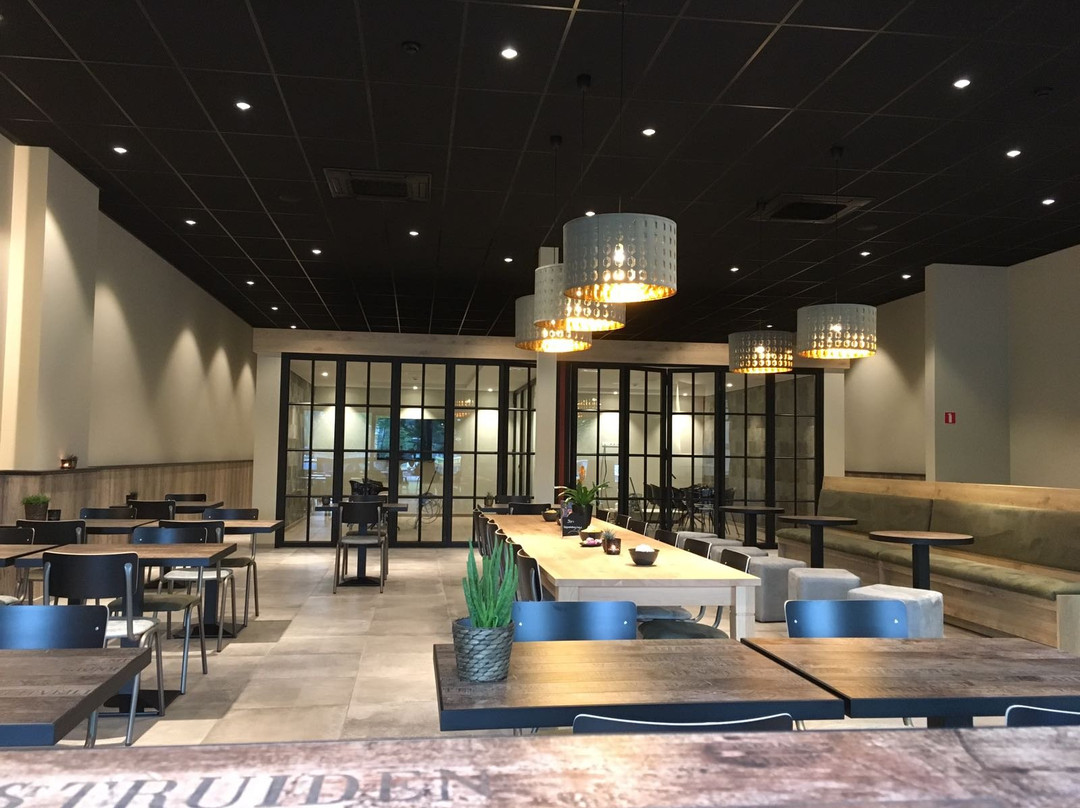 M-eating Place Kolmen