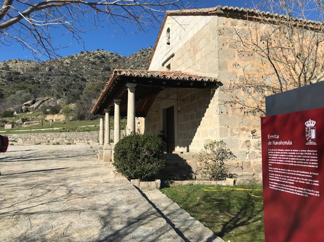 Ermita de Nuetra Senora de Navahonda-Robledo de Chavela必去景点