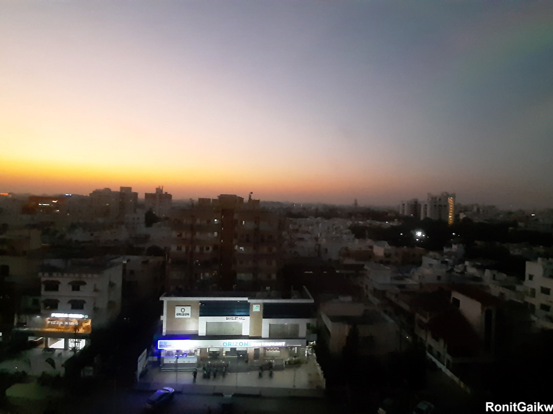 Royal Orchid Central主图