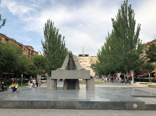 Alexander Tamanyan Statue-埃里温必去景点