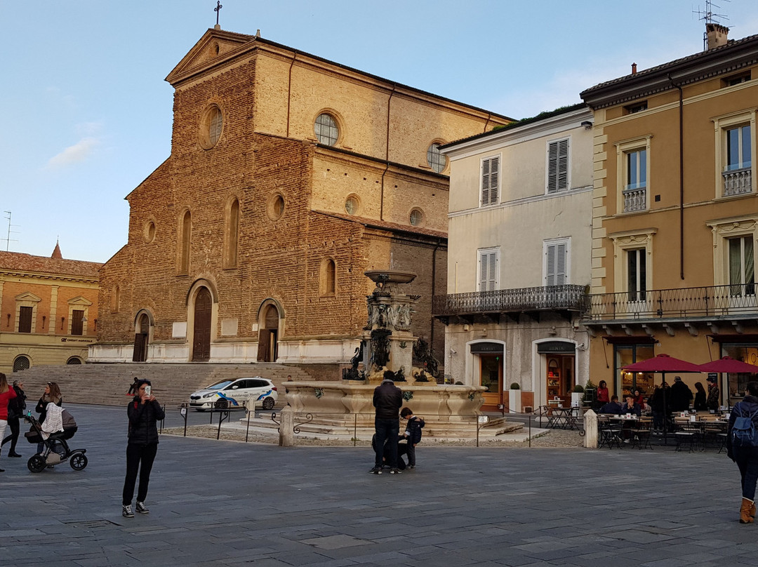 Fontana di Piazza della Liberta景点图片