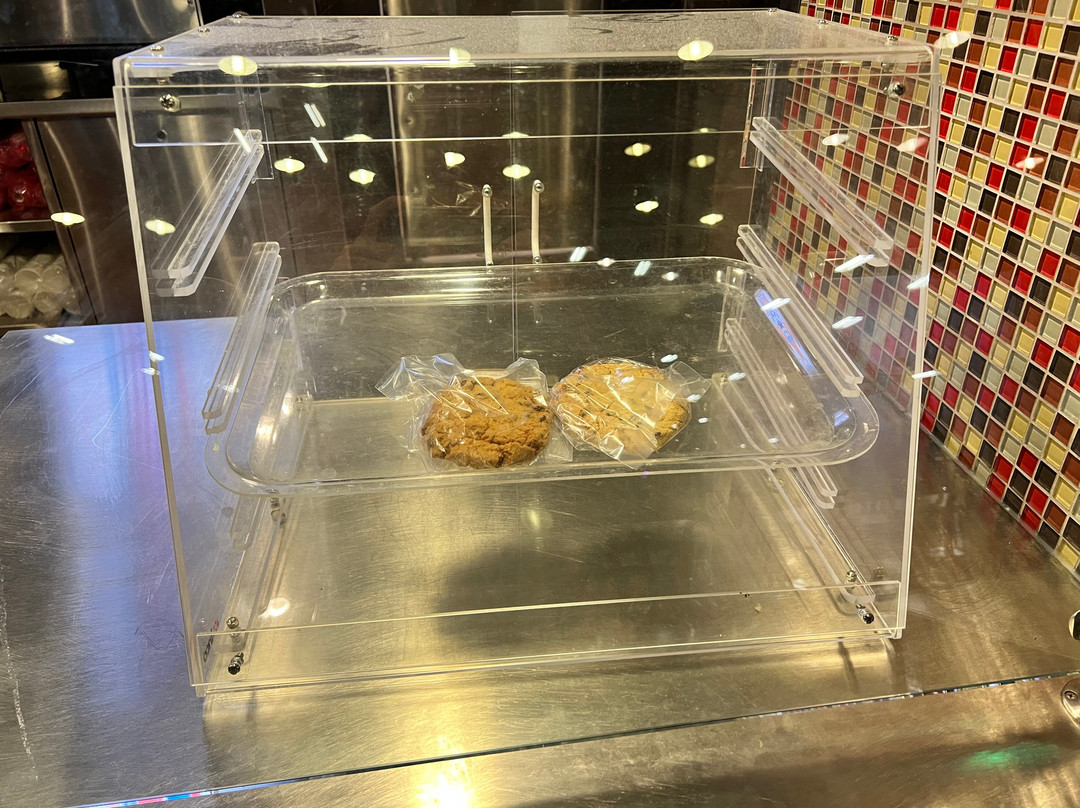 Jak's Warehouse景点图片