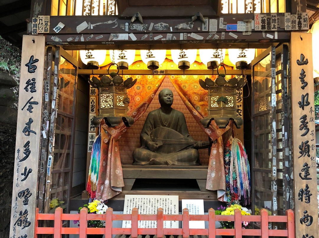 Akama Shrine景点图片