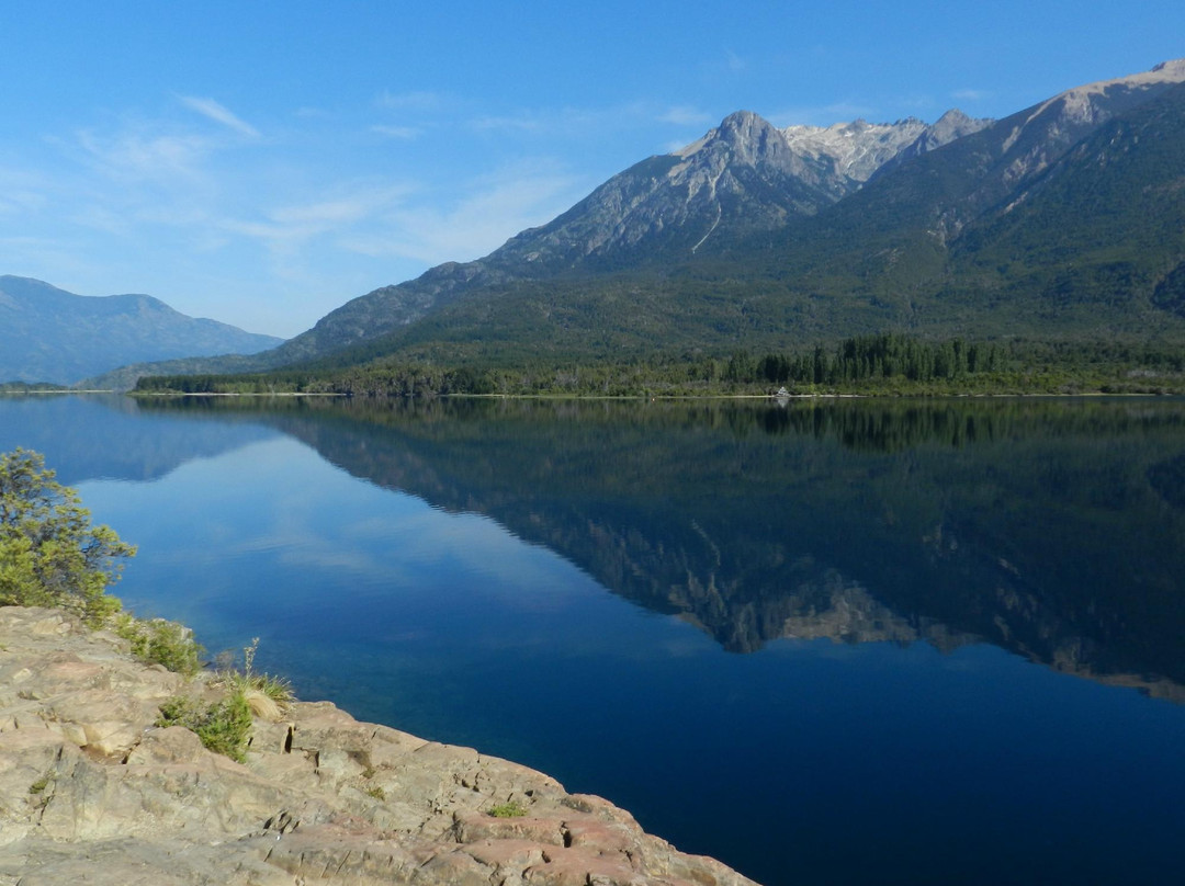 Cholila旅游景点-Lake Epuyen