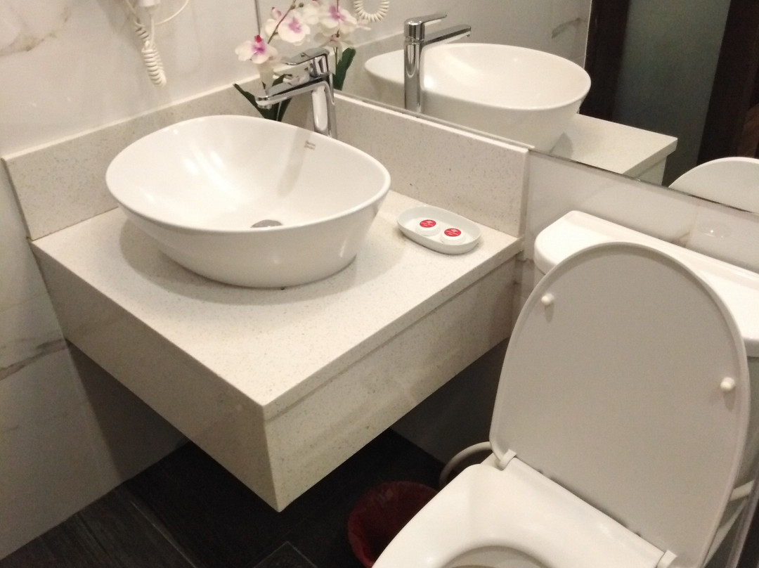 莱诺克斯酒店主图