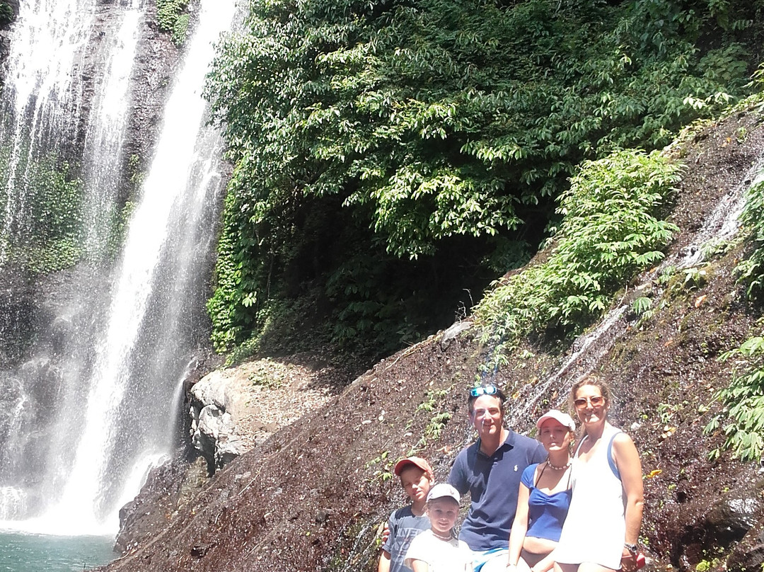 Sambangan Waterfall景点图片