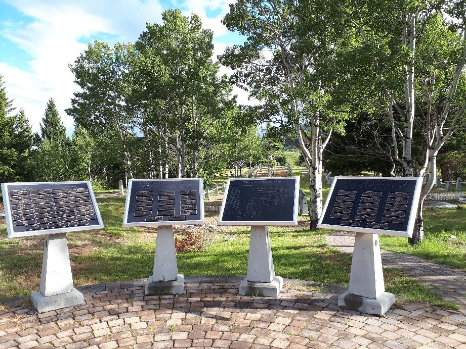 Hillcrest Mine and Cemetery-Crowsnest Pass必去景点